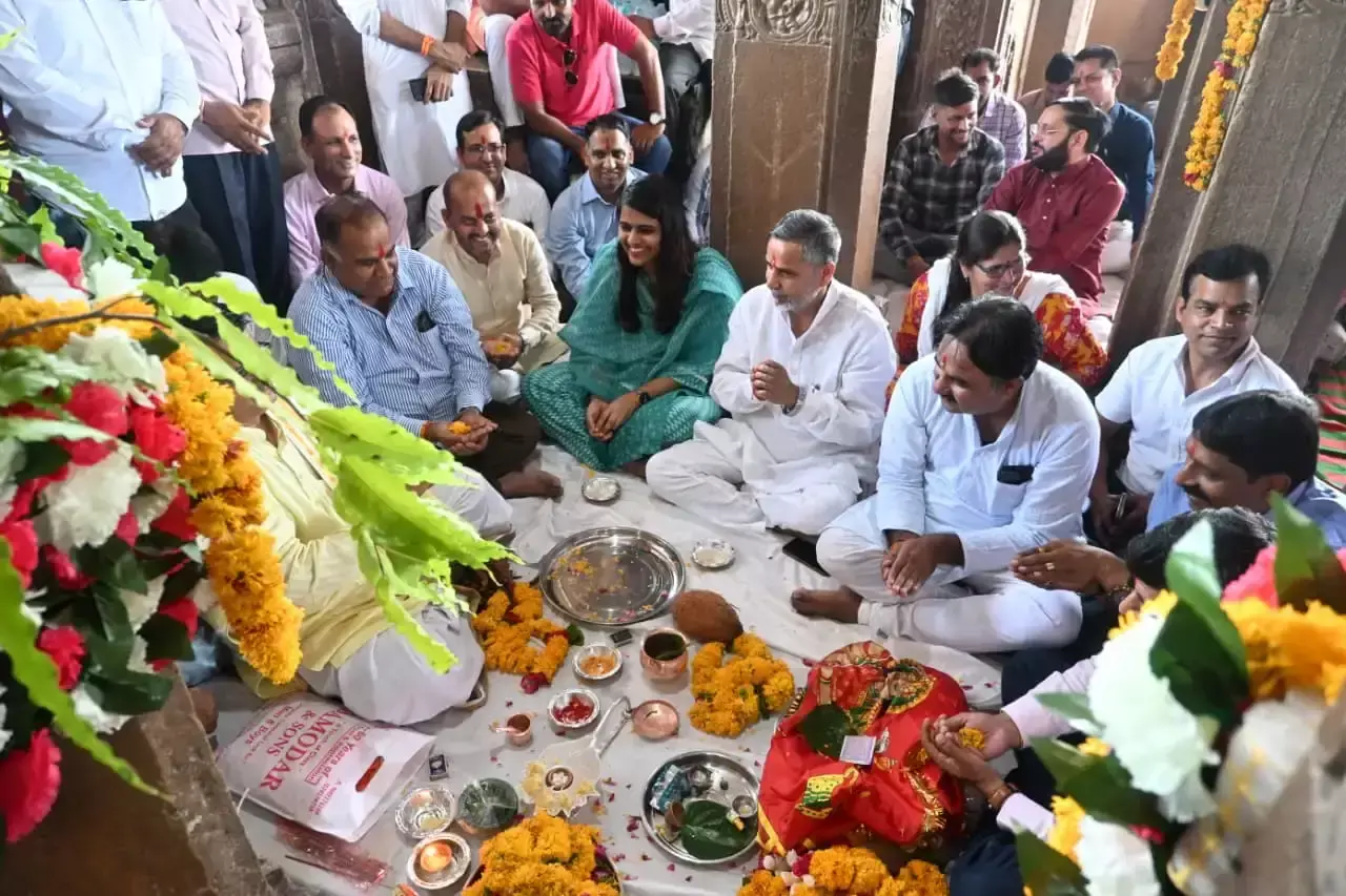 Chittorgarh: कालिका माता मंदिर में विशेष पूजा, देश की समृद्धि और पीएम के स्वास्थ्य के लिए प्रार्थना Chittorgarh: कालिका माता मंदिर में विशेष पूजा, देश की समृद्धि और पीएम के स्वास्थ्य के लिए प्रार्थना