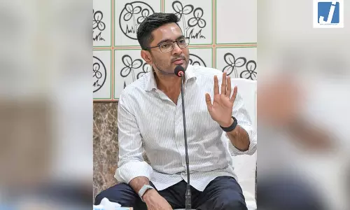 फर्जी हस्ताक्षर मामला: कलकत्ता हाई कोर्ट ने अभिषेक बनर्जी को सीआईडी ऑफिस में पेश होने का निर्देश दिया फर्जी हस्ताक्षर मामला: कलकत्ता हाई कोर्ट ने अभिषेक बनर्जी को सीआईडी ऑफिस में पेश होने का निर्देश दिया