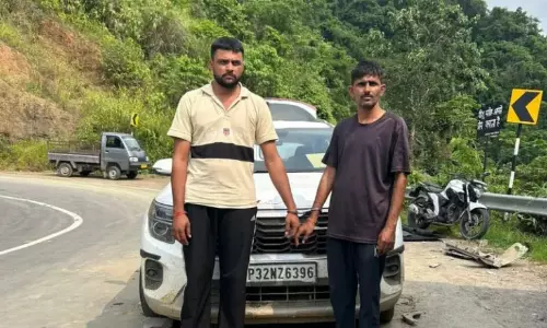 Mizoram : पुलिस ने सैतुअल-चम्फाई ऑपरेशन में 2.34 करोड़ रुपये की ड्रग्स ज़ब्त की Mizoram : पुलिस ने सैतुअल-चम्फाई ऑपरेशन में 2.34 करोड़ रुपये की ड्रग्स ज़ब्त की
