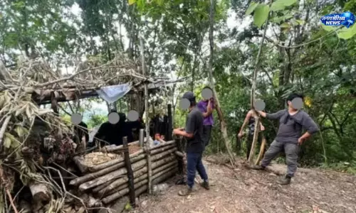Manipur : उखरुल में संयुक्त तलाशी अभियान, होरेई काफुंग हिल्स से 8 हथियारबंद लोग गिरफ्तार Manipur : उखरुल में संयुक्त तलाशी अभियान, होरेई काफुंग हिल्स से 8 हथियारबंद लोग गिरफ्तार