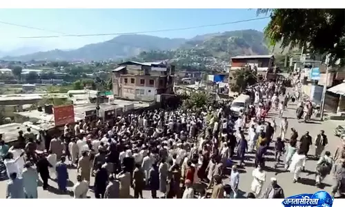 PoJK के डेरा ईदगाह में नई झड़पों के बीच पाकिस्तानी सेना को जनता के विरोध का सामना करना पड़ रहा PoJK के डेरा ईदगाह में नई झड़पों के बीच पाकिस्तानी सेना को जनता के विरोध का सामना करना पड़ रहा
