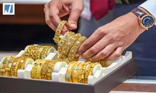 सोना धड़ाम, चांदी भी 2.33 लाख के नीचे फिसली