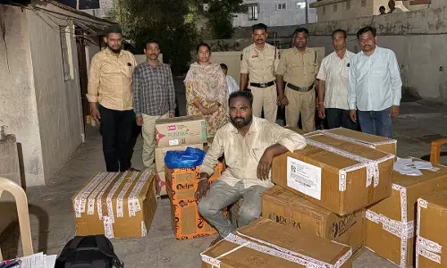 Telangana में बिना लाइसेंस मेडिकल शॉप पर छापा, स्टॉक जब्त Telangana में बिना लाइसेंस मेडिकल शॉप पर छापा, स्टॉक जब्त