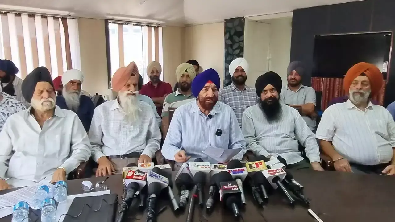 Jammu: सिख समुदाय के हितों पर कार्रवाई की मांग, वर्षगांठ कार्यक्रम को मिला समर्थन Jammu: सिख समुदाय के हितों पर कार्रवाई की मांग, वर्षगांठ कार्यक्रम को मिला समर्थन
