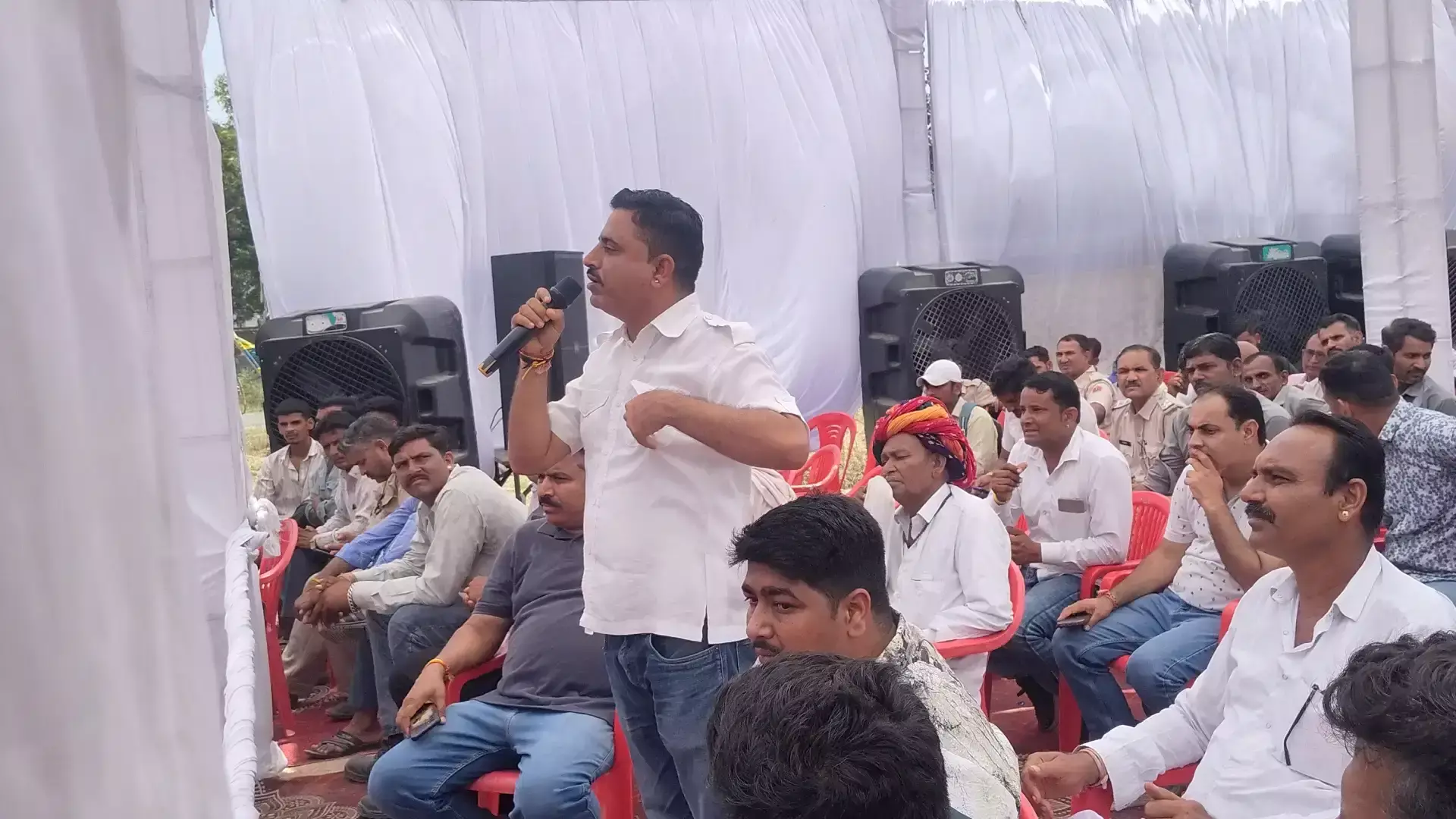 Chittorgarh: जनसुनवाई में गूंजा विरोध, प्रदूषण और पानी की कमी पर जताई चिंता Chittorgarh: जनसुनवाई में गूंजा विरोध, प्रदूषण और पानी की कमी पर जताई चिंता