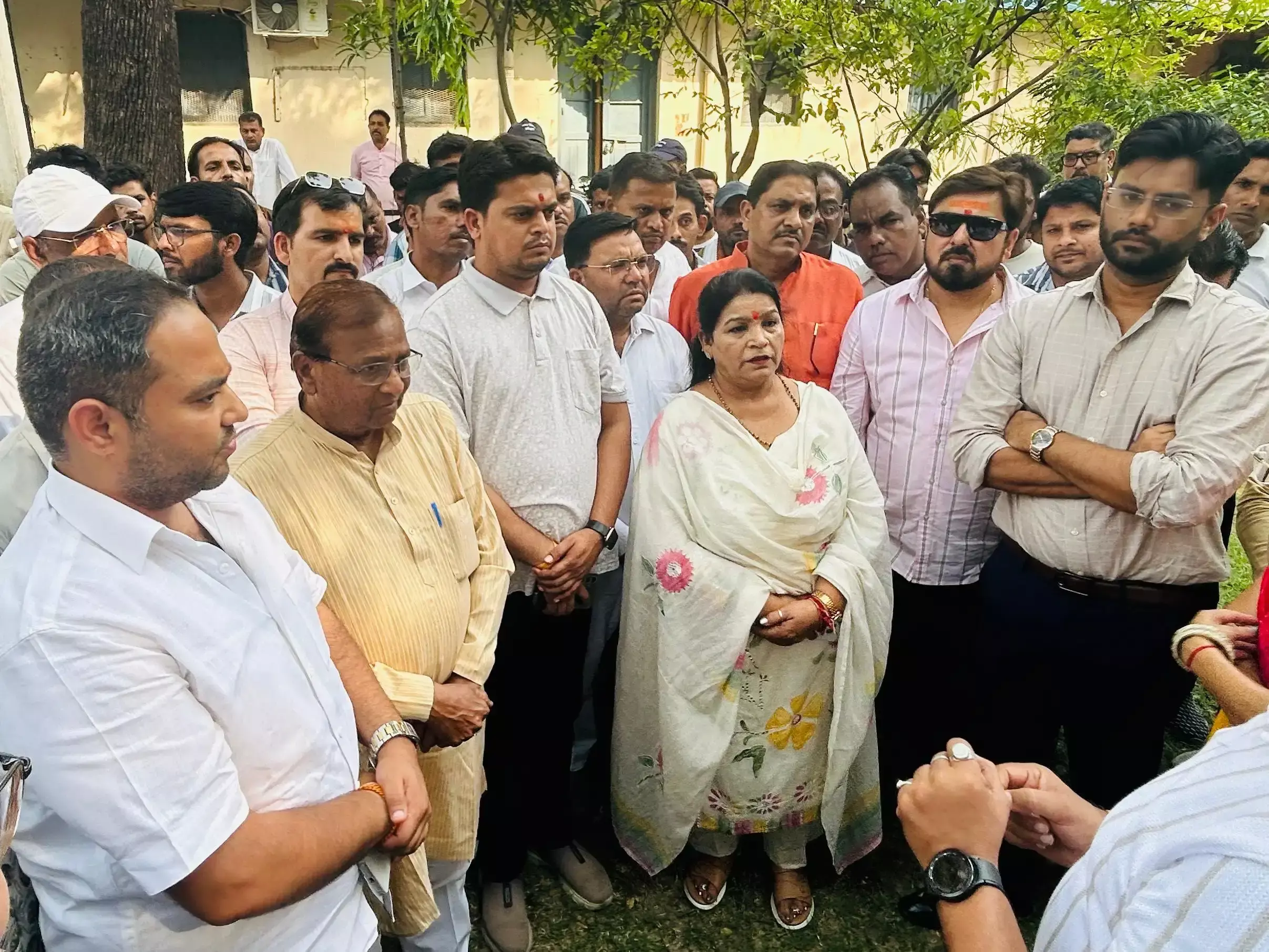 Haridwar: मेयर के हस्तक्षेप से कर्मचारियों ने खत्म किया आंदोलन Haridwar: मेयर के हस्तक्षेप से कर्मचारियों ने खत्म किया आंदोलन