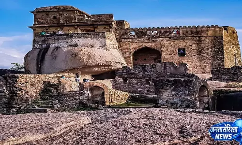 11वीं सदी का मदन महल किला: जबलपुर की ऐतिहासिक धरोहर 11वीं सदी का मदन महल किला: जबलपुर की ऐतिहासिक धरोहर