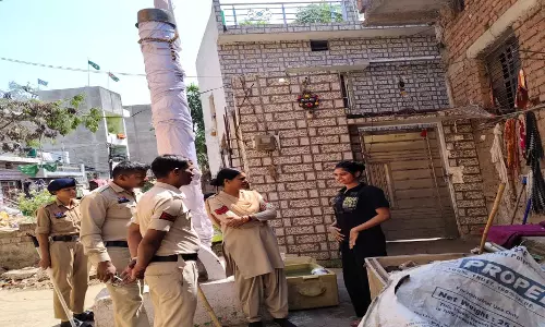 रायपुर में कुख्यात महिला अपराधी मुस्कान रात्रे जिला बदर, 6 जिलों में प्रवेश पर रोक रायपुर में कुख्यात महिला अपराधी मुस्कान रात्रे जिला बदर, 6 जिलों में प्रवेश पर रोक