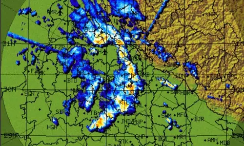 मौसम का डबल अटैक! अगले 3 घंटे भारी: गरजेंगे बादल, चमकेगी बिजली