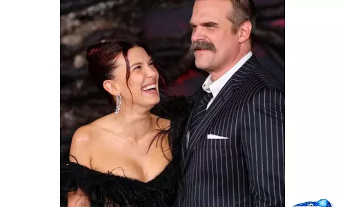 David Harbour ने मिली बॉबी ब्राउन से जुड़े विवादों पर तोड़ी चुप्पी David Harbour ने मिली बॉबी ब्राउन से जुड़े विवादों पर तोड़ी चुप्पी
