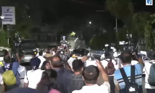 फर्जी हस्ताक्षर मामले में TMC सांसद अभिषेक बनर्जी से 5.5 घंटे तक CID की लंबी पूछताछ फर्जी हस्ताक्षर मामले में TMC सांसद अभिषेक बनर्जी से 5.5 घंटे तक CID की लंबी पूछताछ
