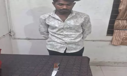 चकरभाठा में चाकू लहराकर लोगों को डराने वाला युवक गिरफ्तार चकरभाठा में चाकू लहराकर लोगों को डराने वाला युवक गिरफ्तार