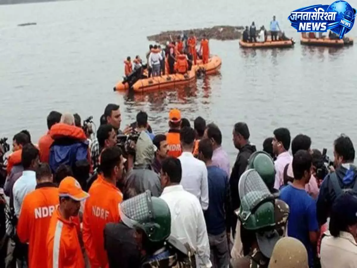 Maharashtra के बीड में नाव पलटने से 2 महिलाओं की मौत, कई यात्रियों के घायल होने की खबर Maharashtra के बीड में नाव पलटने से 2 महिलाओं की मौत, कई यात्रियों के घायल होने की खबर