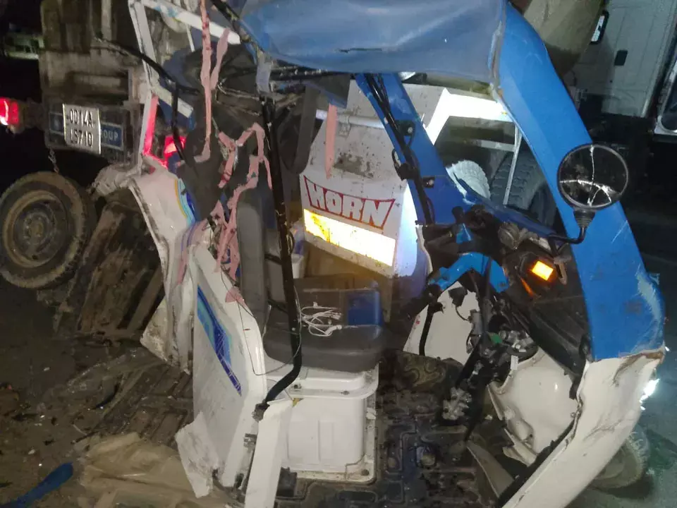 Sambalpur : ट्रक की टक्कर से पिता और बेटी की मौत Sambalpur : ट्रक की टक्कर से पिता और बेटी की मौत