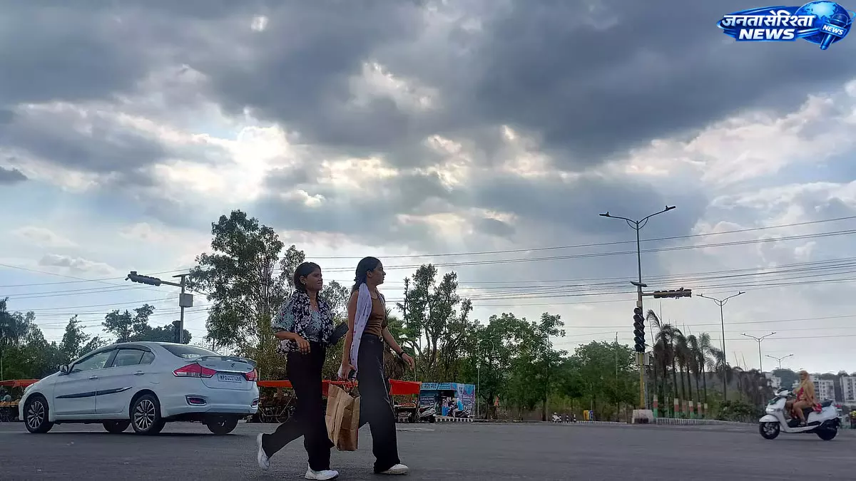 MP : 34 जिलों में तेज हवाओं और आंधी-तूफ़ान की संभावना MP : 34 जिलों में तेज हवाओं और आंधी-तूफ़ान की संभावना
