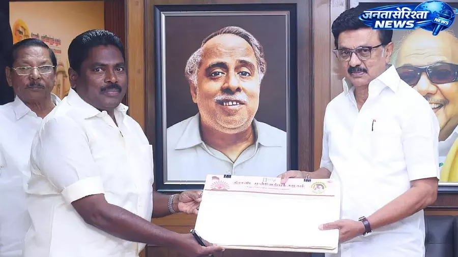 पूर्व AIADMK मंत्री पी. बेंजामिन DMK में शामिल, कई पदाधिकारी भी साथ आए पूर्व AIADMK मंत्री पी. बेंजामिन DMK में शामिल, कई पदाधिकारी भी साथ आए