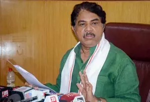 भाजपा ने गृह लक्ष्मी योजना से 1.12 लाख महिलाओं को हटाने की तैयारी का किया दावा, कांग्रेस पर धोखे का आरोप भाजपा ने गृह लक्ष्मी योजना से 1.12 लाख महिलाओं को हटाने की तैयारी का किया दावा, कांग्रेस पर धोखे का आरोप