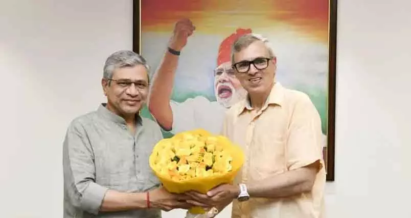 CM ने रेल मंत्री से की मुलाकात, J&K रेल कनेक्टिविटी पर चर्चा CM ने रेल मंत्री से की मुलाकात, J&K रेल कनेक्टिविटी पर चर्चा