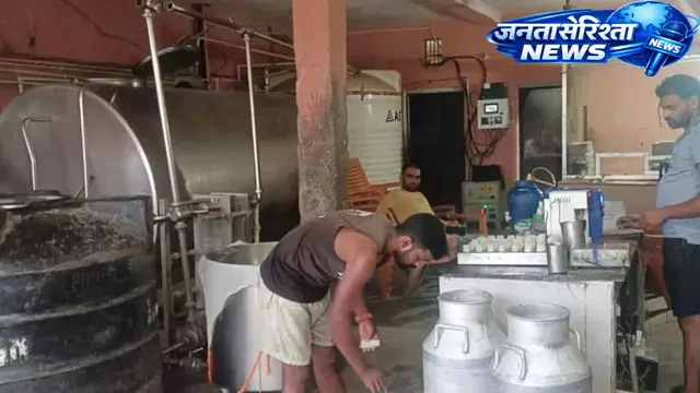 Diyaranchal : सौर्य ऊर्जा से जुड़ा दुग्ध व्यवसाय, ग्रामीण किसानों को रोजगार और लाभ Diyaranchal : सौर्य ऊर्जा से जुड़ा दुग्ध व्यवसाय, ग्रामीण किसानों को रोजगार और लाभ