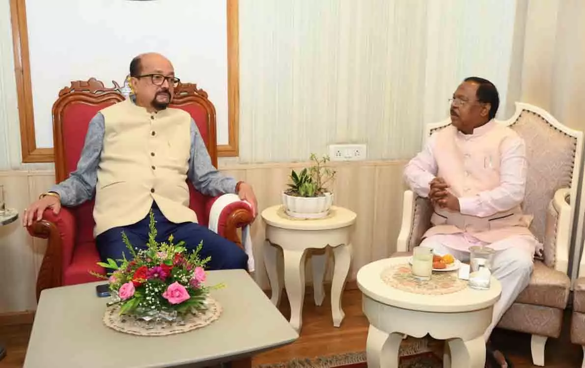राज्यपाल डेका से कृषि मंत्री नेताम ने की भेंट राज्यपाल डेका से कृषि मंत्री नेताम ने की भेंट