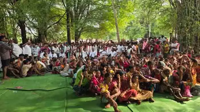कांग्रेस में शामिल हुए दंतेवाड़ा के 400 ग्रामीण कांग्रेस में शामिल हुए दंतेवाड़ा के 400 ग्रामीण
