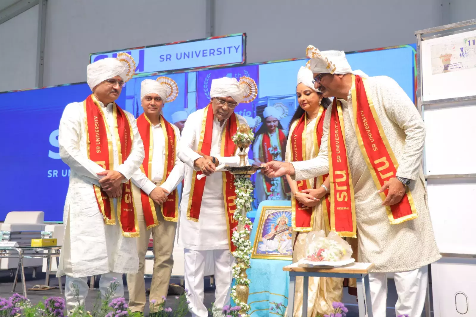 Telangana: SR यूनिवर्सिटी ने वारंगल में अपना चौथा दीक्षांत समारोह आयोजित किया Telangana: SR यूनिवर्सिटी ने वारंगल में अपना चौथा दीक्षांत समारोह आयोजित किया