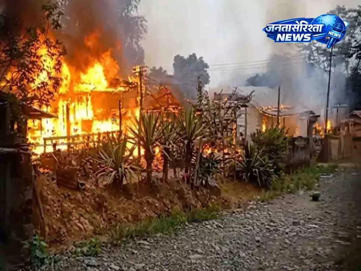 Manipur: कामजोंग में फिर भड़की हिंसा, दो लोगों की मौत, कई घरों में लगाई गई आग Manipur: कामजोंग में फिर भड़की हिंसा, दो लोगों की मौत, कई घरों में लगाई गई आग