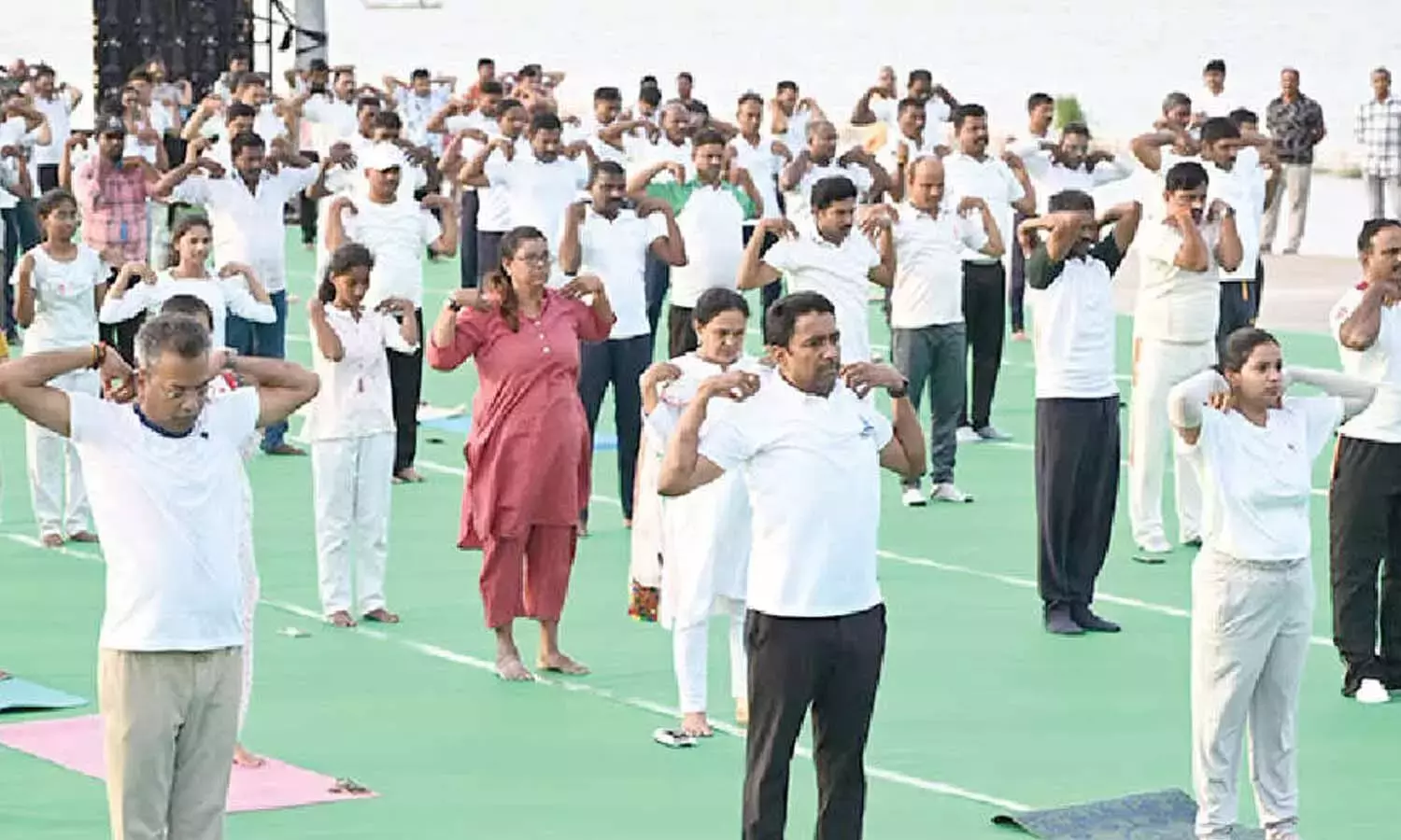 Andhra: पवित्र संगमम में योग सत्र आयोजित किया गया Andhra: पवित्र संगमम में योग सत्र आयोजित किया गया