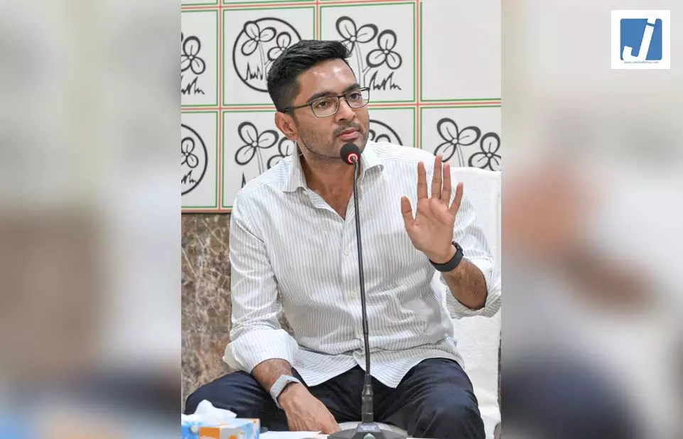 फर्जी हस्ताक्षर मामला: कलकत्ता हाई कोर्ट ने अभिषेक बनर्जी को सीआईडी ऑफिस में पेश होने का निर्देश दिया फर्जी हस्ताक्षर मामला: कलकत्ता हाई कोर्ट ने अभिषेक बनर्जी को सीआईडी ऑफिस में पेश होने का निर्देश दिया