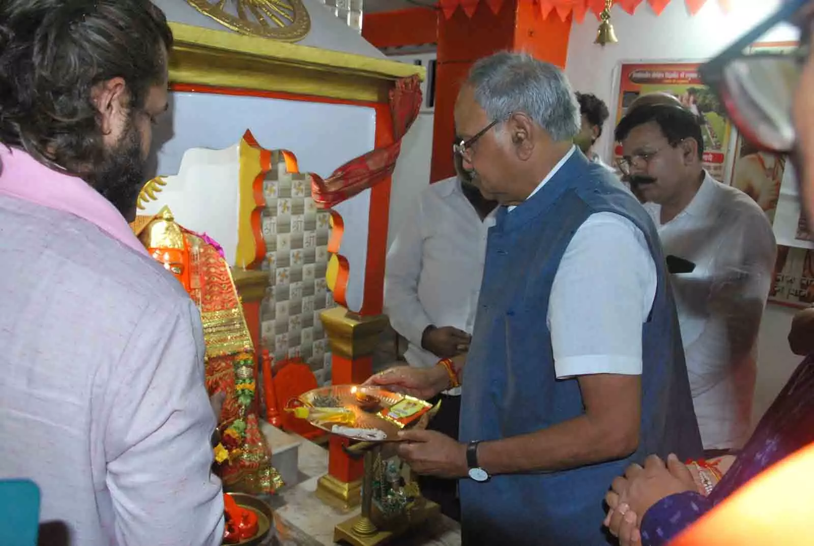 PM मोदी के सुशासन के ऐतिहासिक 4399 दिनों का महायज्ञ, MP बृजमोहन अग्रवाल ने किया हनुमान पूजन PM मोदी के सुशासन के ऐतिहासिक 4399 दिनों का महायज्ञ, MP बृजमोहन अग्रवाल ने किया हनुमान पूजन