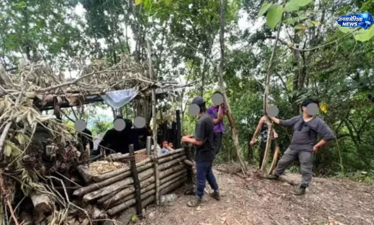 Manipur : उखरुल में संयुक्त तलाशी अभियान, होरेई काफुंग हिल्स से 8 हथियारबंद लोग गिरफ्तार Manipur : उखरुल में संयुक्त तलाशी अभियान, होरेई काफुंग हिल्स से 8 हथियारबंद लोग गिरफ्तार