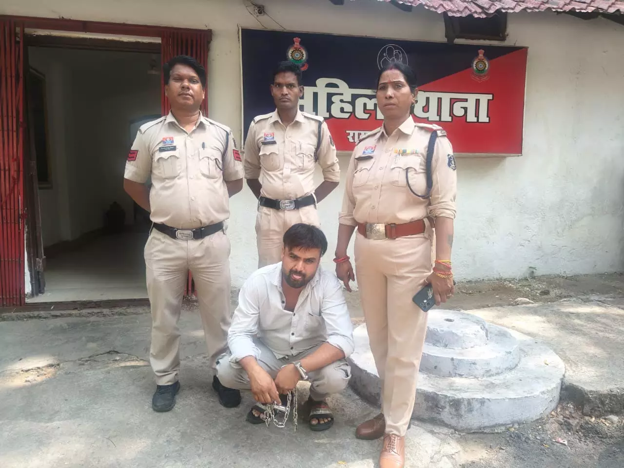 शादी का झांसा देकर फेसबुक फ्रेंड ने महिला का किया शारीरिक शोषण, गिरफ्तार शादी का झांसा देकर फेसबुक फ्रेंड ने महिला का किया शारीरिक शोषण, गिरफ्तार