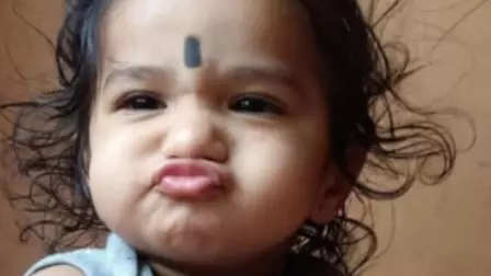 Karnataka: माँ की गोद में ले जाए जा रहे बच्चे पर नारियल गिरने से मौत Karnataka: माँ की गोद में ले जाए जा रहे बच्चे पर नारियल गिरने से मौत