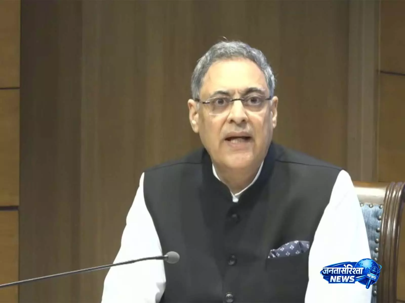 ओमान तट पर जहाजों पर हमलों को लेकर MEA की चिंता, भारतीयों की सुरक्षा पर सवाल ओमान तट पर जहाजों पर हमलों को लेकर MEA की चिंता, भारतीयों की सुरक्षा पर सवाल