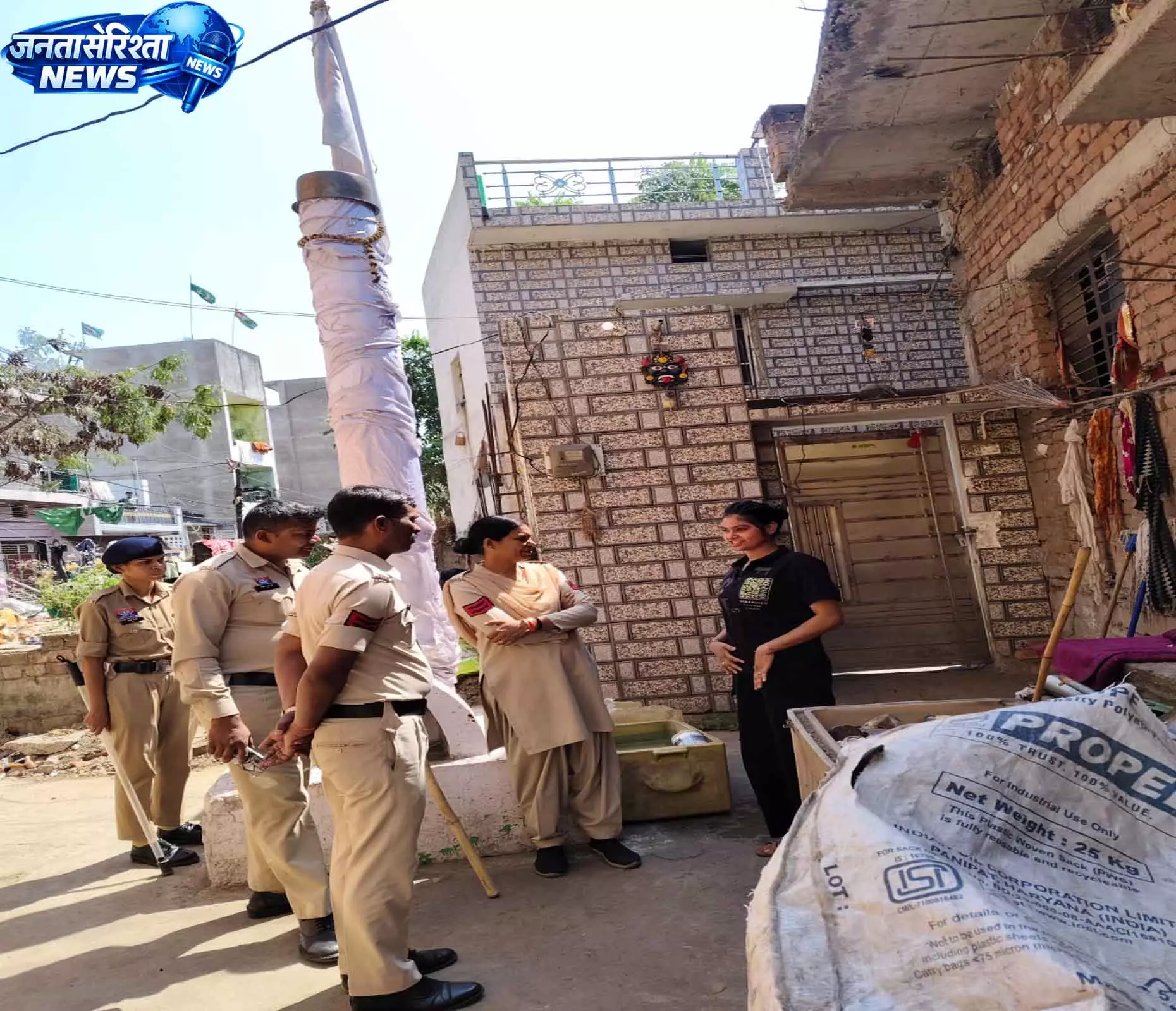 रायपुर में कुख्यात महिला अपराधी मुस्कान रात्रे जिला बदर, 6 जिलों में प्रवेश पर रोक रायपुर में कुख्यात महिला अपराधी मुस्कान रात्रे जिला बदर, 6 जिलों में प्रवेश पर रोक