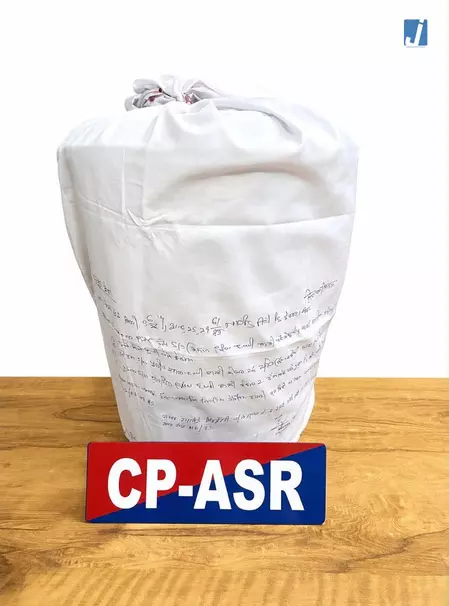 CRIME: 30 किलो हेरोइन के साथ गिरफ्त में छह लोग, दो नाबालिग भी शामिल CRIME: 30 किलो हेरोइन के साथ गिरफ्त में छह लोग, दो नाबालिग भी शामिल