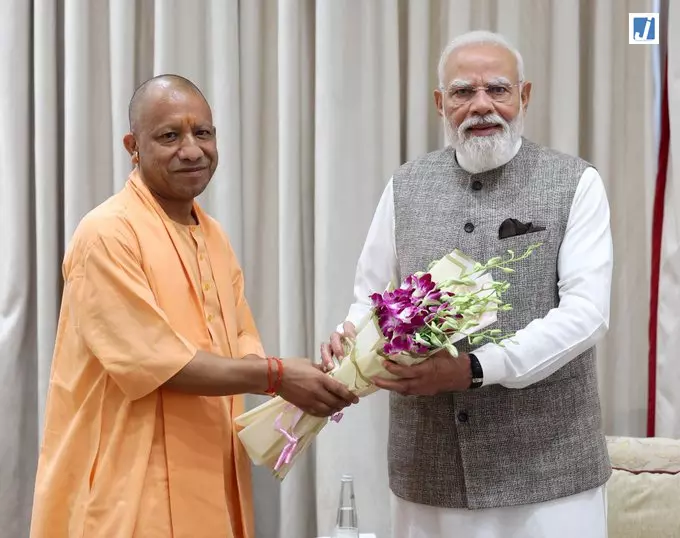 पीएम मोदी से मिले सीएम योगी आदित्यनाथ, अहम मुद्दों पर हुई चर्चा पीएम मोदी से मिले सीएम योगी आदित्यनाथ, अहम मुद्दों पर हुई चर्चा