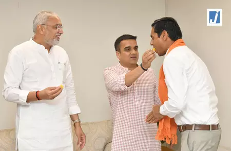 गुजरात से भाजपा के उम्मीदवार सभी चार राज्यसभा सीटों पर निर्विरोध जीते गुजरात से भाजपा के उम्मीदवार सभी चार राज्यसभा सीटों पर निर्विरोध जीते