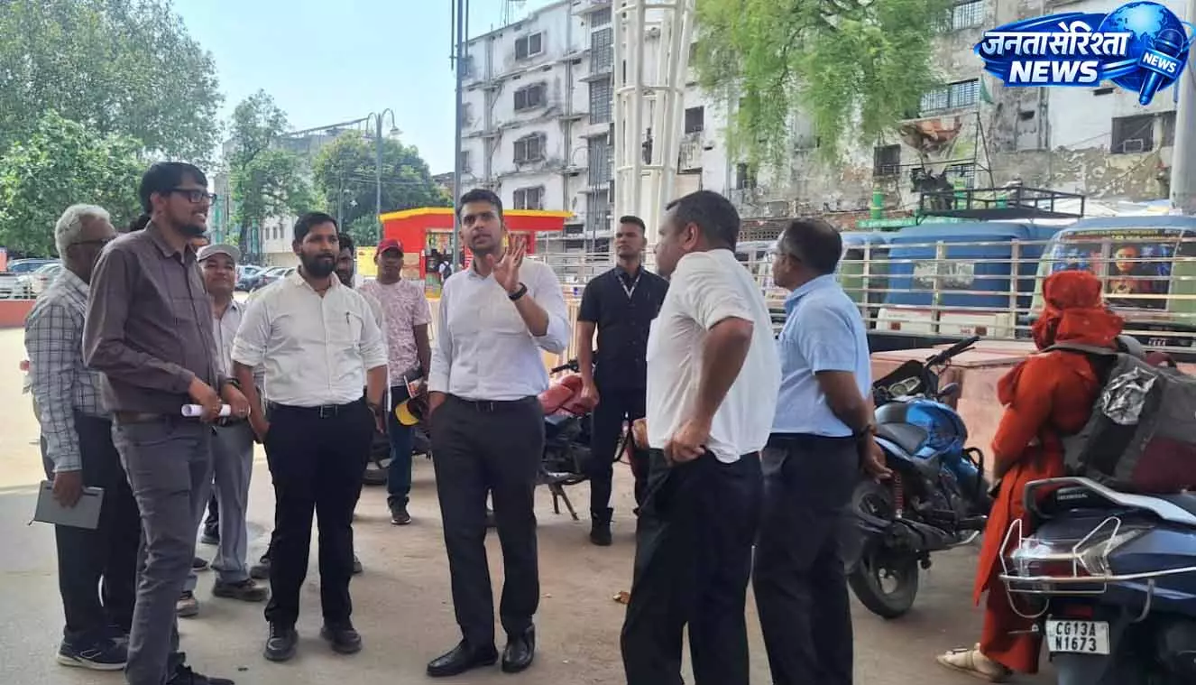 कलेक्टर ने रेलवे अधिकारियों के साथ किया सौंदर्यीकरण एवं उन्नयन कार्यों का निरीक्षण