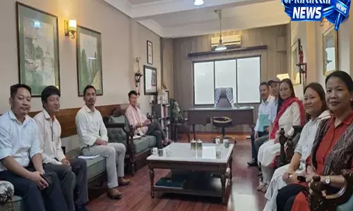 Itanagar: मीठी ने विरोध प्रदर्शन कर रहे APTTEA सदस्यों से की मुलाकात Itanagar: मीठी ने विरोध प्रदर्शन कर रहे APTTEA सदस्यों से की मुलाकात
