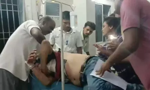 ट्रेन में महिला अधिकारी के पति पर हमला, गोली मारी गई