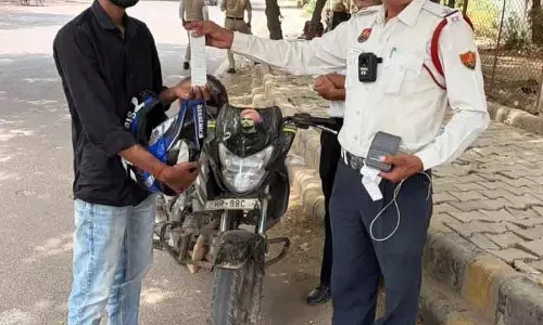 Gurugram में 2 लाख जुर्माना बकाया, बाइक ज़ब्त