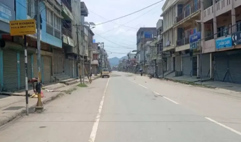 Manipur: कुकी और नागा संगठनों के बंद से पहाड़ी जिलों में जनजीवन प्रभावित Manipur: कुकी और नागा संगठनों के बंद से पहाड़ी जिलों में जनजीवन प्रभावित