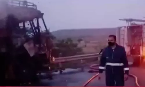 Telangana: NH-44 पर टक्कर के बाद लॉरी ड्राइवर ज़िंदा जला