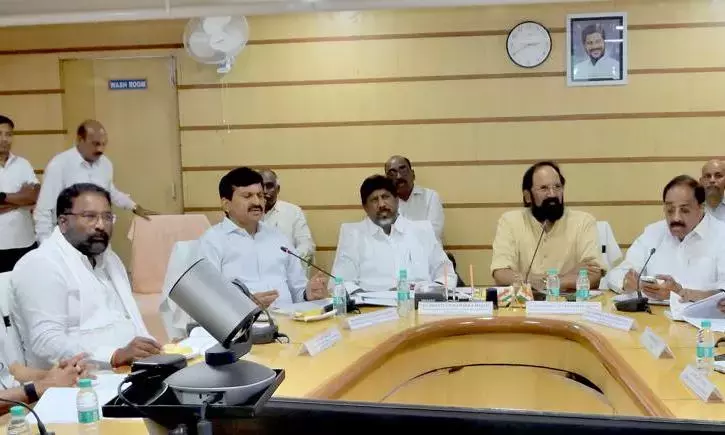 Telangana: भट्टी ने खम्मम में परियोजनाओं को पूरा करने के लिए फंड जारी करने का आश्वासन दिया Telangana: भट्टी ने खम्मम में परियोजनाओं को पूरा करने के लिए फंड जारी करने का आश्वासन दिया