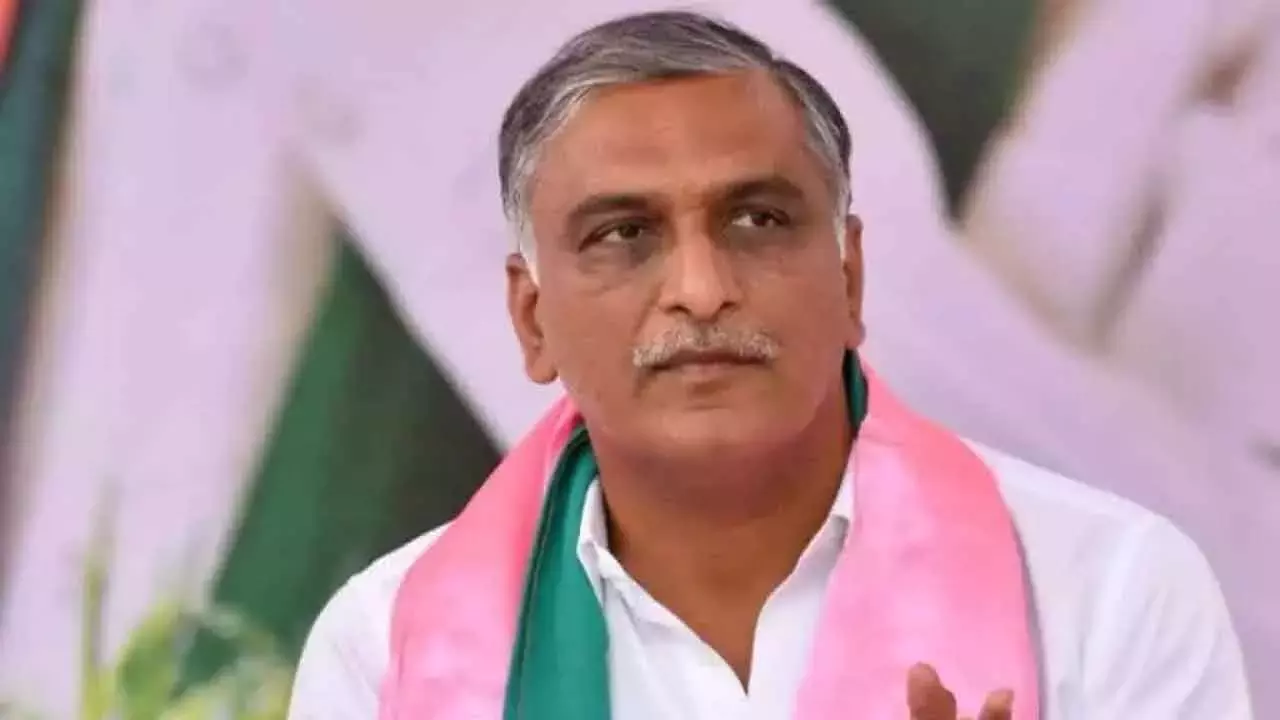 Telangana: हरीश ने VIP गेस्ट हाउस पर बेतहाशा खर्च करने के लिए रेवंत की आलोचना की Telangana: हरीश ने VIP गेस्ट हाउस पर बेतहाशा खर्च करने के लिए रेवंत की आलोचना की