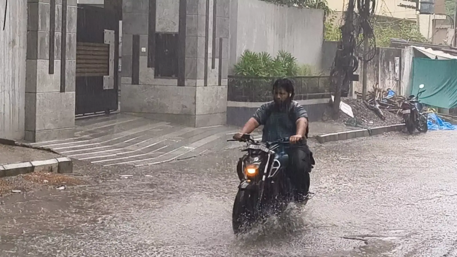 हैदराबाद में आज रात मध्यम से भारी बारिश की संभावना, मौसम विभाग का अलर्ट हैदराबाद में आज रात मध्यम से भारी बारिश की संभावना, मौसम विभाग का अलर्ट