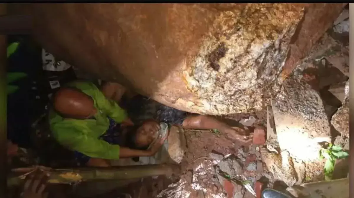 kerala: पड़ासला में वॉशरूम पर पत्थर गिरने से महिला घायल kerala: पड़ासला में वॉशरूम पर पत्थर गिरने से महिला घायल