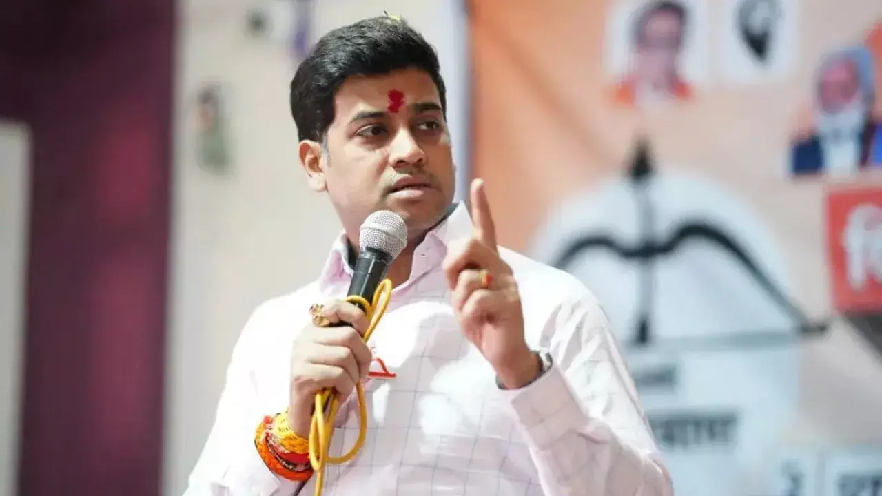 Mumbai: यात्रियों से टिप मांगने पर ऐप टैक्सी कंपनियों पर कार्रवाई तय Mumbai: यात्रियों से टिप मांगने पर ऐप टैक्सी कंपनियों पर कार्रवाई तय