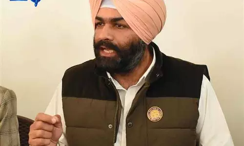 Chandigarh SAD नेता बंटी रोमाना टोरंटो एयरपोर्ट पर रोके गए Chandigarh SAD नेता बंटी रोमाना टोरंटो एयरपोर्ट पर रोके गए